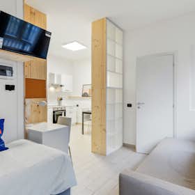 Wohnung zu mieten für 1.174 € pro Monat in Milan, Via Antonio Fogazzaro