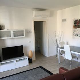 Appartamento for rent for 1.600 € per month in Milan, Piazza Geremia Bonomelli