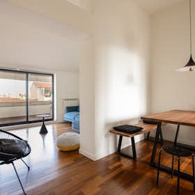 Apartment for rent for €2,500 per month in Milan, Via Giambellino