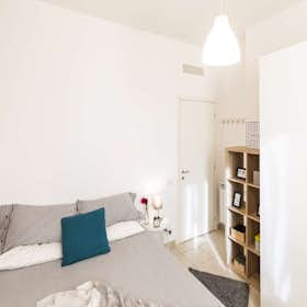 Estudio  for rent for 1000 € per month in Milan, Via Gardone