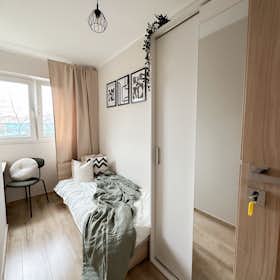 Private room for rent for PLN 1,212 per month in Warsaw, aleja Prymasa Tysiąclecia