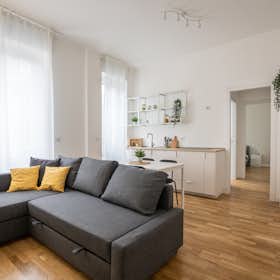 Apartment for rent for €2,200 per month in Milan, Viale Carlo Troya