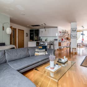 Apartment for rent for €6,077 per month in London, Roach Road