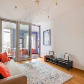 Apartment for rent for €1,700 per month in Milan, Viale Giovanni Suzzani