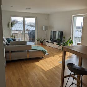 Apartment for rent for €2,500 per month in Schönefeld, Angerstraße