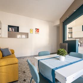 Apartment for rent for €2,600 per month in Milan, Via Rodolfo Carabelli