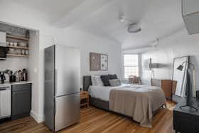 Monolocale in affitto a $1,557 al mese a Brookline, Beacon St
