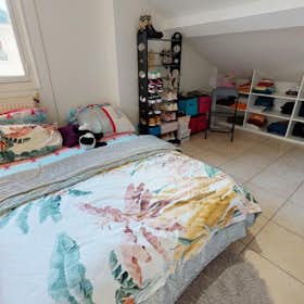 Private room for rent for €413 per month in Saint-Fons, Rue Victor Hugo