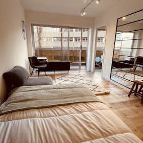 Studio for rent for € 930 per month in Brussels, Avenue de l'Héliport