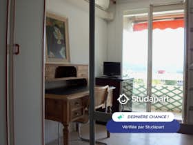 Private room for rent for €540 per month in Aix-en-Provence, Square Monseigneur Chalve