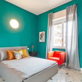 Private room for rent for €940 per month in Milan, Viale Vittorio Veneto