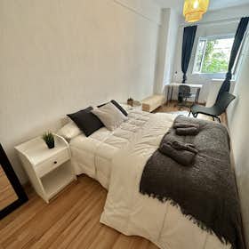 Private room for rent for €800 per month in Madrid, Calle de Gaztambide