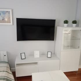 Apartment for rent for €1,570 per month in Madrid, Calle de la Fuente del Saz