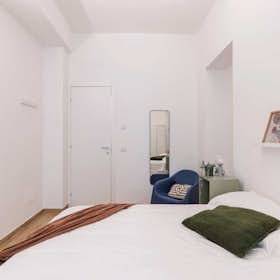 Pokój prywatny do wynajęcia za 560 € miesięcznie w mieście Turin, Via La Loggia