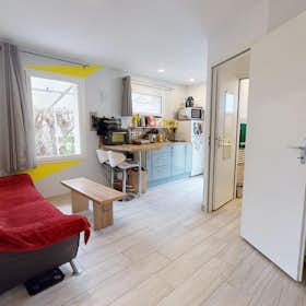 Appartement te huur voor € 860 per maand in Valence, Rue des Moulins
