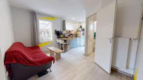 公寓 正在以 €860 的月租出租，其位于 Valence, Rue des Moulins