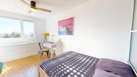 Отдельная комната сдается в аренду за 430 € в месяц в Bron, Rue Nungesser et Coli