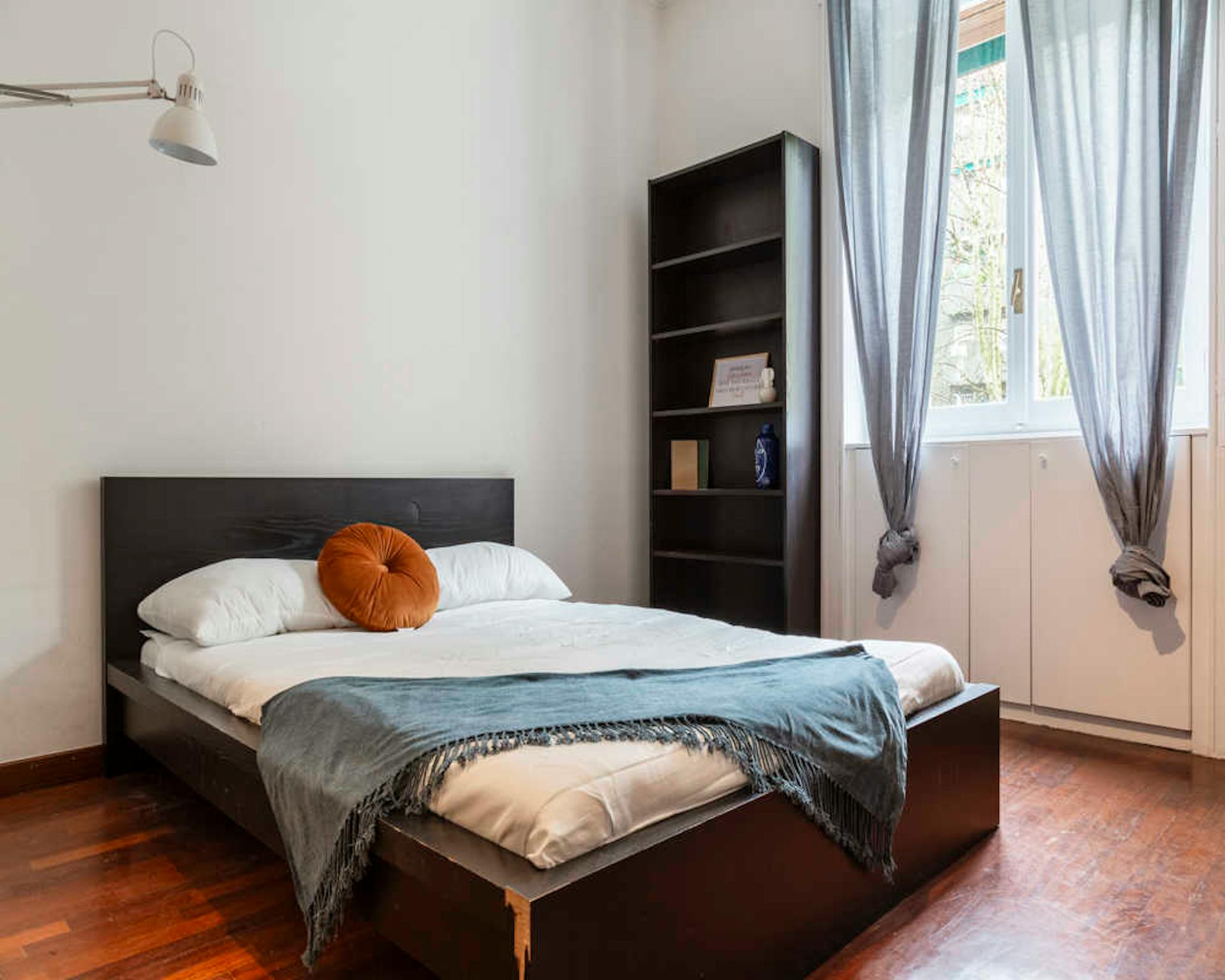 Via Raffaello Bertieri, Milan preview