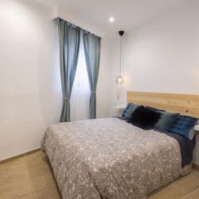 Lägenhet att hyra för 2 100 € i månaden i Málaga, Calle Carril