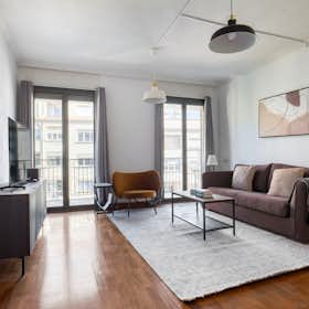 Apartment for rent for €3,113 per month in Barcelona, Carrer de Folgueroles