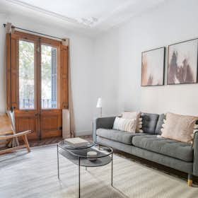 Apartment for rent for €2,979 per month in Barcelona, Carrer del Consell de Cent
