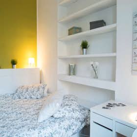 Private room for rent for €515 per month in Turin, Via Gian Domenico Cassini