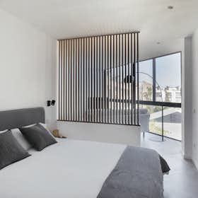 Apartment for rent for €2,100 per month in Barcelona, Carrer de Llull