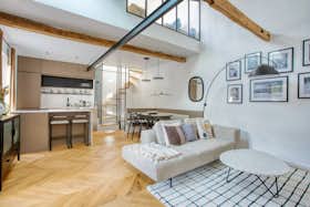 Apartment for rent for €2,756 per month in Paris, Rue Sorbier