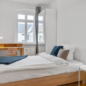 Private room for rent for €945 per month in Berlin, Richard-Sorge-Straße