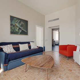 Apartment for rent for €2,500 per month in Milan, Via Caradosso