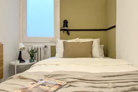 Private room for rent for €490 per month in Barcelona, Carrer de Bertran