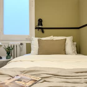 Private room for rent for €530 per month in Barcelona, Carrer de Bertran
