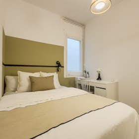Private room for rent for €550 per month in Barcelona, Carrer de Bertran
