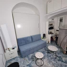 Apartment for rent for €770 per month in Naples, Via delle Zite