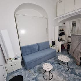 Wohnung for rent for 770 € per month in Naples, Via delle Zite