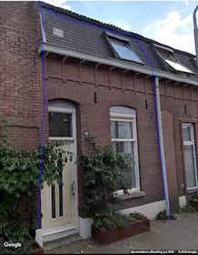 Maison à louer pour 1 600 €/mois à Tilburg, Hesperenstraat