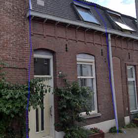 Casa in affitto a 1.600 € al mese a Tilburg, Hesperenstraat