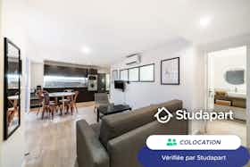 私人房间 正在以 €700 的月租出租，其位于 Cannes, Rue Georges Clemenceau