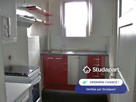 Apartment for rent for €955 per month in Reims, Rue de Vesle