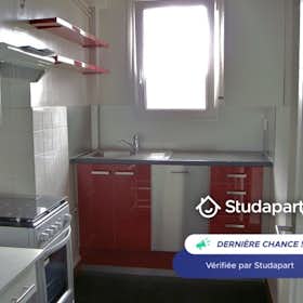 Apartament de închiriat pentru 955 EUR pe lună în Reims, Rue de Vesle