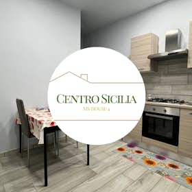 Apartment for rent for €800 per month in Catania, Via Terreforti