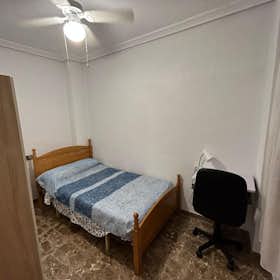 Private room for rent for €200 per month in Murcia, Calle San Roque