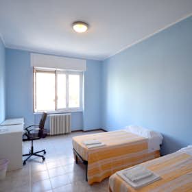 Apartment for rent for €1,595 per month in Milan, Via Ettore Ponti