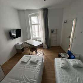 Appartement te huur voor € 2.299 per maand in Oranienburg, Kanalstraße