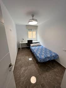 Appartement te huur voor € 700 per maand in Murcia, Calle Arrabal