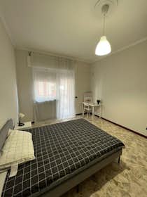 私人房间 正在以 €490 的月租出租，其位于 Bari, Via Brennero