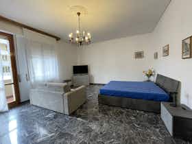 Stanza privata in affitto a 690 € al mese a Scandicci, Via Ugo Foscolo