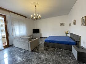 Privé kamer te huur voor € 690 per maand in Scandicci, Via Ugo Foscolo
