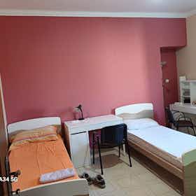 Общая комната сдается в аренду за 320 € в месяц в Turin, Via Salassa