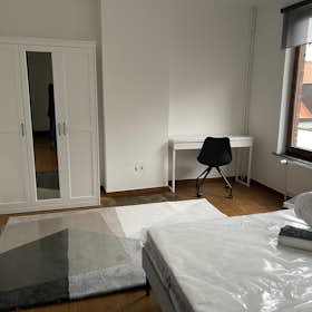Chambre privée for rent for 600 € per month in Woluwe-Saint-Pierre, Montagne de la Gare